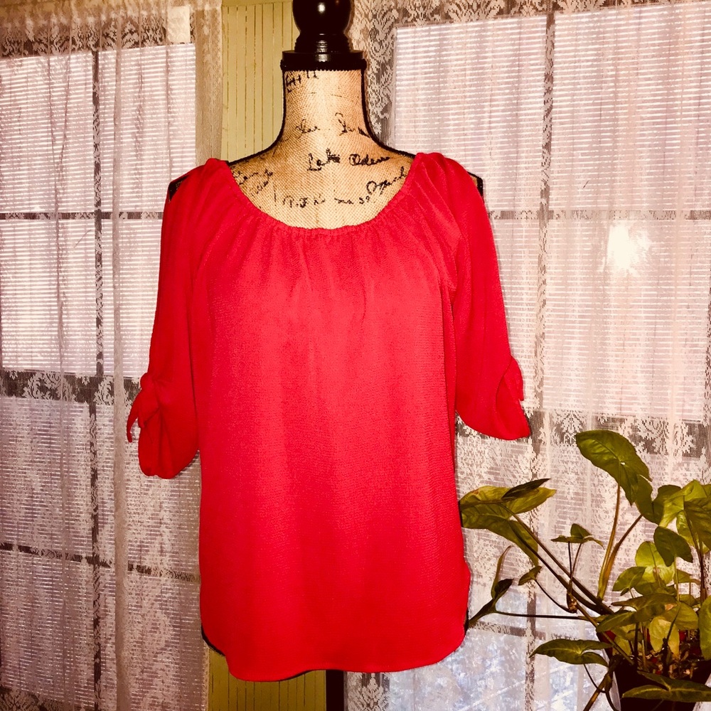 Classy red top 💄 NWOT